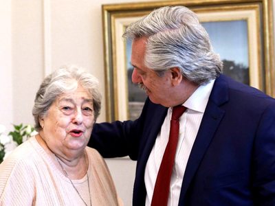 "Estamos completamente de acuerdo con lo que dijo el señor Presidente", respaldó Hebe de Bonafini