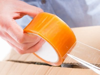 Con un poco de cinta adhesiva y palitos de madera: mirá esta idea "low cost" para decorar tu hogar