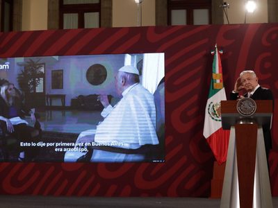 Ni Biden ni Putin, el Papa Francisco es el dirigente político más importante del mundo: AMLO