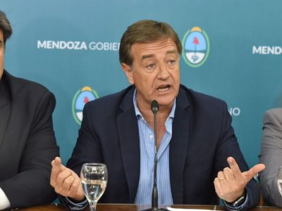 El gobernador de Mendoza pidió más respeto por el aislamiento en redes sociales