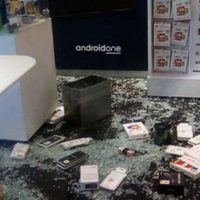 Encapuchados armados roban celulares de centro comercial en Iztapalapa