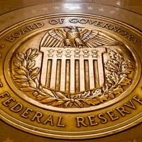 Por segunda vez en el año, la Fed de EU baja 0.25% su tasa de interés
