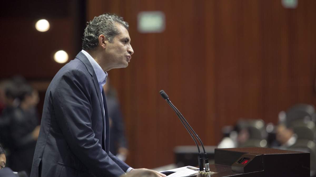 Ochoa Reza, un diputado en apuros