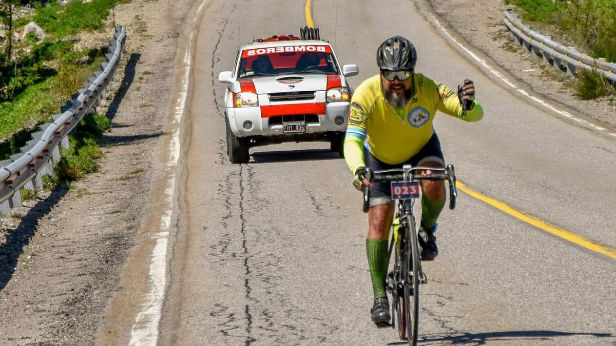Doble Río Hermoso se realiza cada año y recauda ingresos para los bomberos voluntarios de San Martín de los Andes. Fuente: (Twitter).