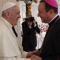Investigan por abuso sexual a obispo argentino; el Papa le había dado un cargo