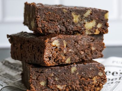 Brownies sin harina ni azúcar, y con un ingrediente súper nutritivo que ni vas a imaginar que lo tiene