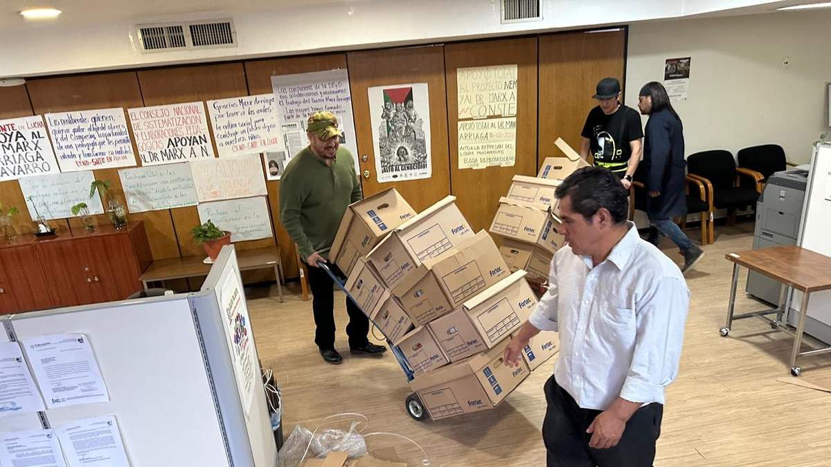 Las pertenencias de Marx Arriaga en "diablitos"