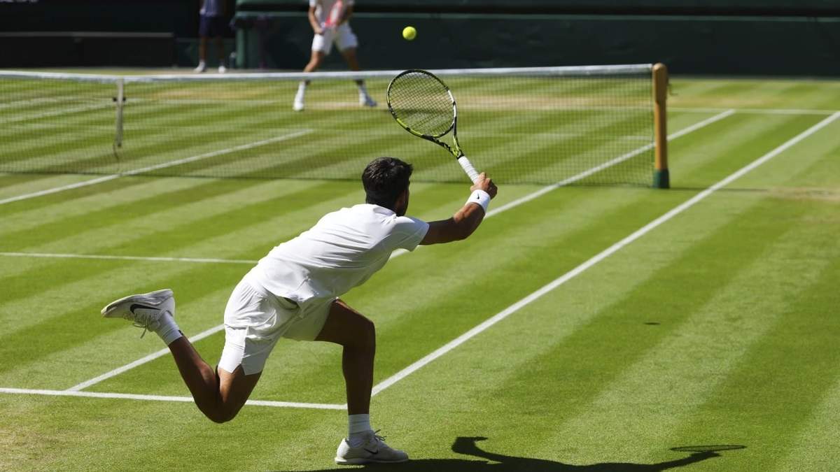 El dos veces campeón defensor Carlos Alcaraz vence a Taylor Fritz y regresa a la final de Wimbledon