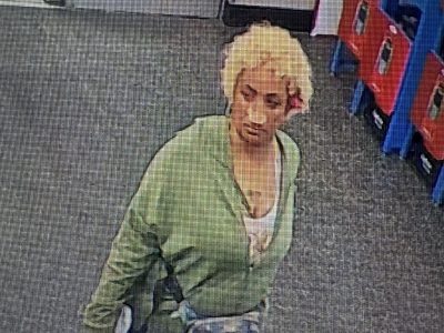 Arrestan a mujer por ocultar navajas de afeitar en barras de pan