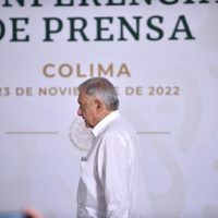 AMLO presume idea de entregar pensiones a adultos mayores: "salió de esta cabecita"
