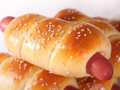 Pan relleno de salchicha y queso: la imperdible receta que te resolverá tu próxima cena
