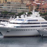 Salinas Pliego viaja a España en yate de 125 millones de euros que compró a magnate saudí