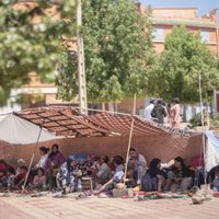 Marroquíes duermen en calles por tercer día tras sismo que dejó 2 mil 100 muertos
