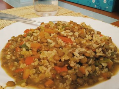 El día se presta para este tremendo guiso de lentejas y quinoa, una receta fácil y deliciosa que vas a querer repetir