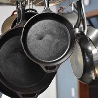 Con 2 ingredientes caseros: el truco para convertir cualquier vieja sartén en antiadherente