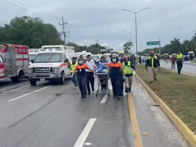 Mueren seis personas al chocar en la carretera Puerto Aventuras-Tulum; Fiscalía abre investigación