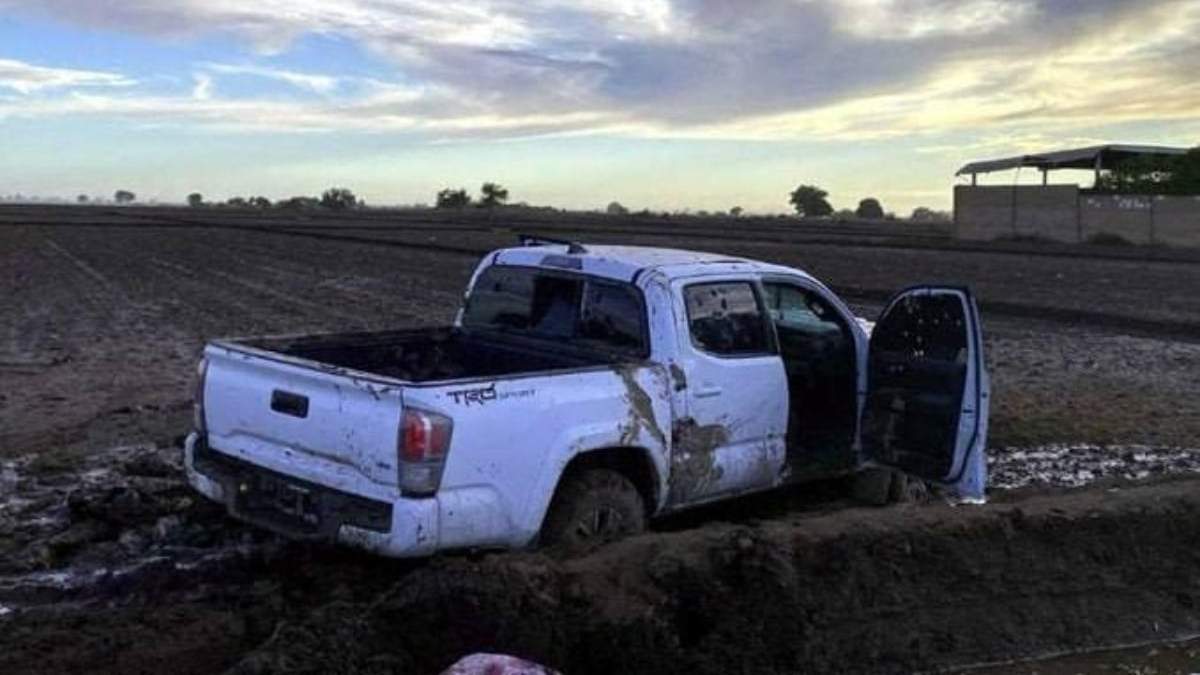Una de las camionetas que participó en la agresión