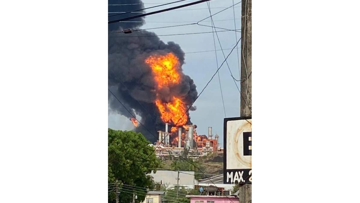 Explosiones en la refinería Lázaro Cárdenas fueron reportadas esta tarde en Veracruz