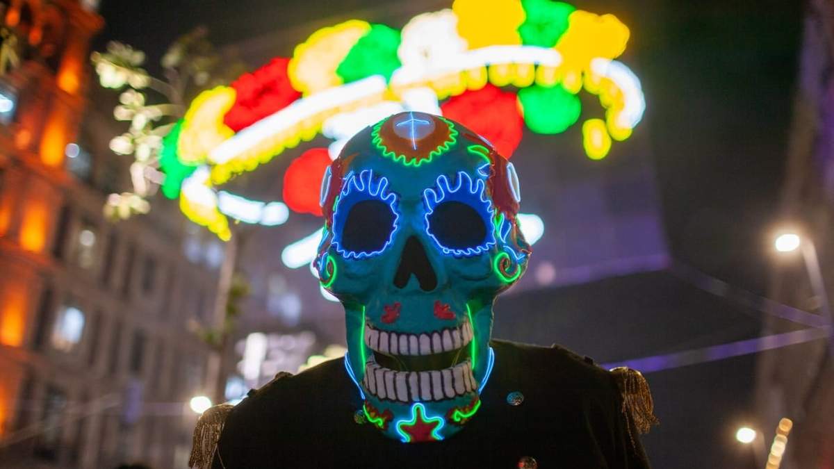 Día de Muertos en el Zócalo. Alumbrado decorativo