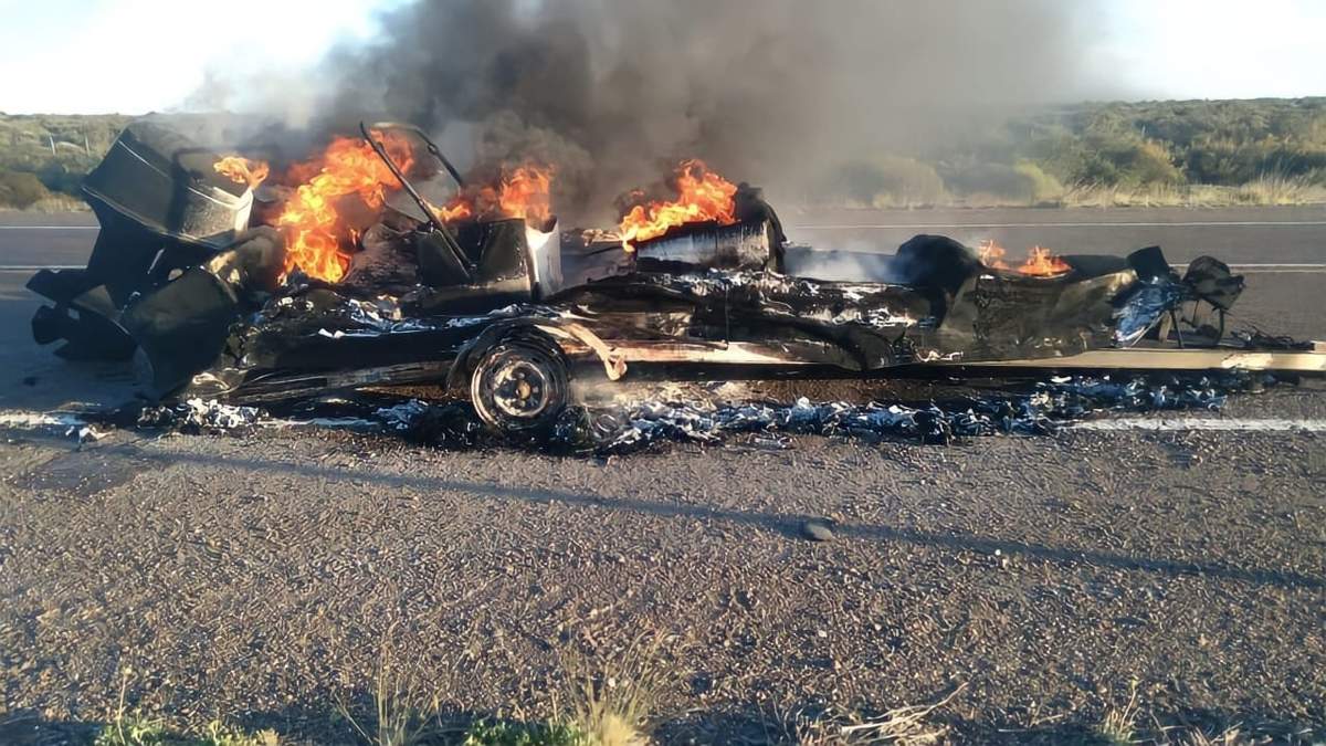 Se incendió una lancha en plena ruta a la altura de Punta Tombo. Fuente: (Twitter)