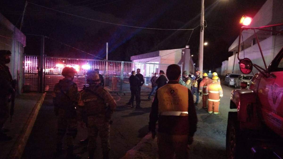 Personal de protección civil llegó al lugar de la explosión