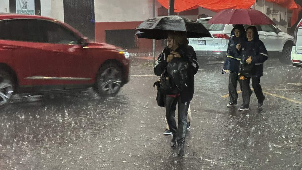 Probabilidad de lluvias con intervalos de chubascos en la Ciudad de México este miércoles