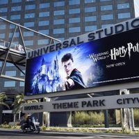 Mujer herida en atracción de parque temático de Harry Potter en California recibe más de 7 mdd