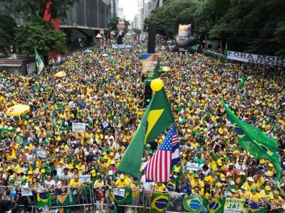 Partidarios de Bolsonaro se manifiestan en todo Brasil contra Lula