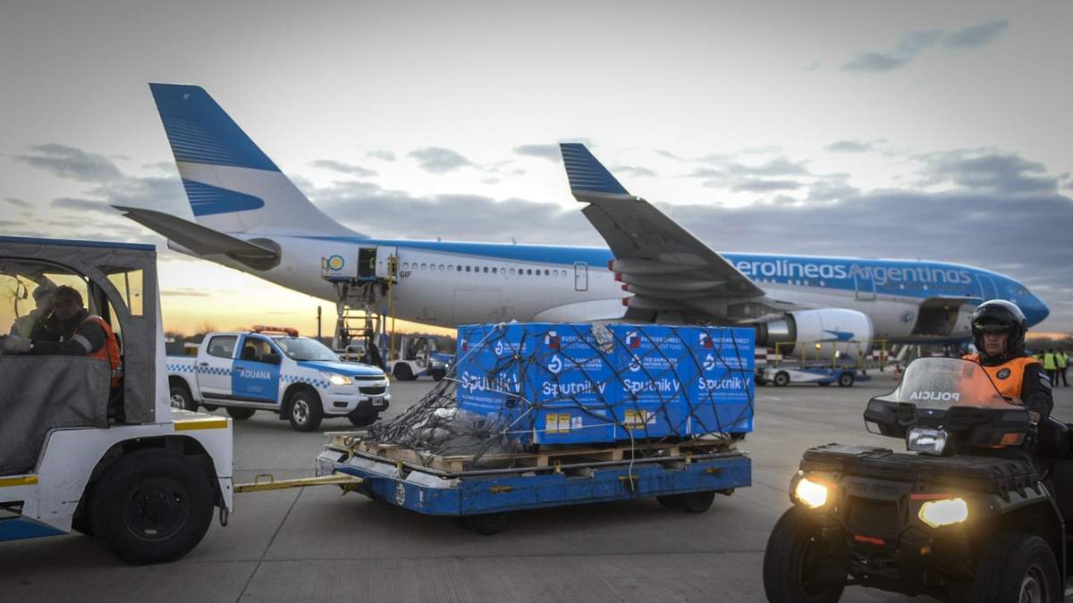 El vuelo será el vigesimoséptimo de Aerolíneas Argentinas para buscar más vacunas. Fuente: (Twitter)