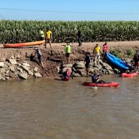 Murió un niño que cayó a un canal de riego desde una cuatrimoto