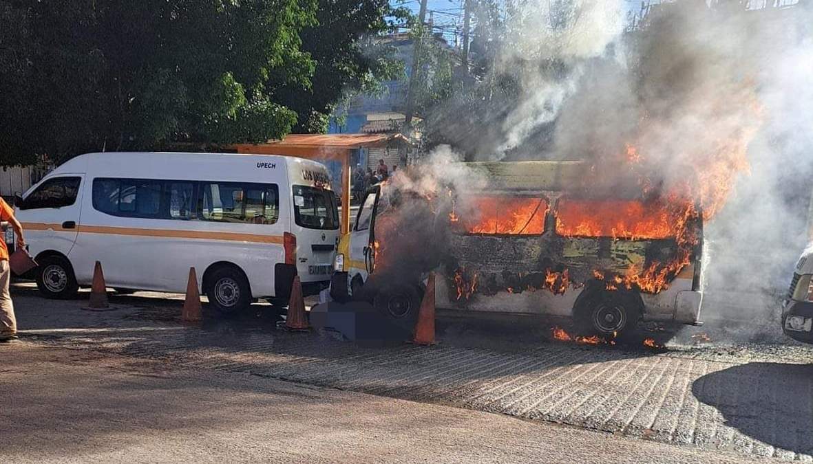 En la imagen, el ataque contra choferes de transporte público, ocurrido el lunes en la capital de Guerrero