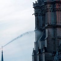 La ira de Dios medieval mutiló Notre Dame