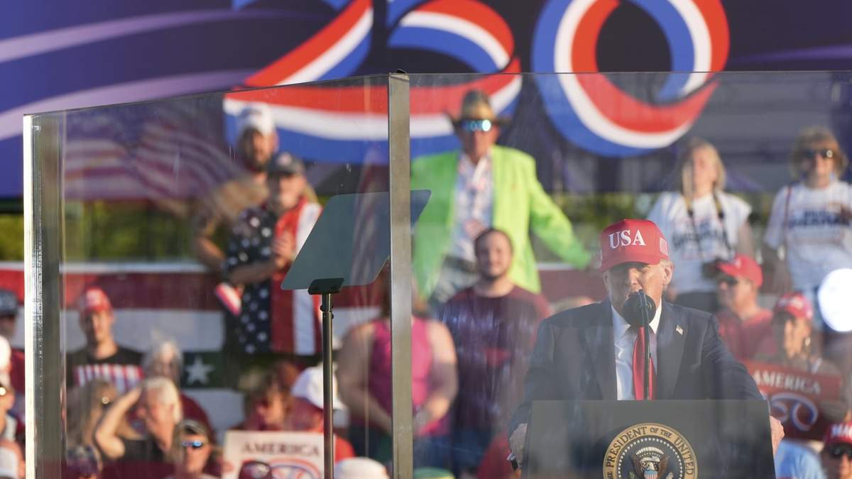 Trump en el acto inaugural de una fiesta de cumpleaños de un año de duración para conmemorar 250 años de independencia estadounidense
