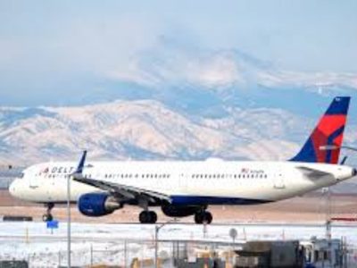 Reguladores de EU investigan a Delta por cancelaciones de vuelos tras apagón tecnológico