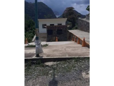 Despiden a reportera que publicó una nota sobre las escuelas del Conafe en el rancho de Barbosa