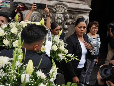 Rinden homenaje a Ximena Guzmán y José Muñoz a puerta cerrada (Video)