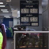 El peso acumula su tercera jornada consecutiva con ganancias frente al dólar