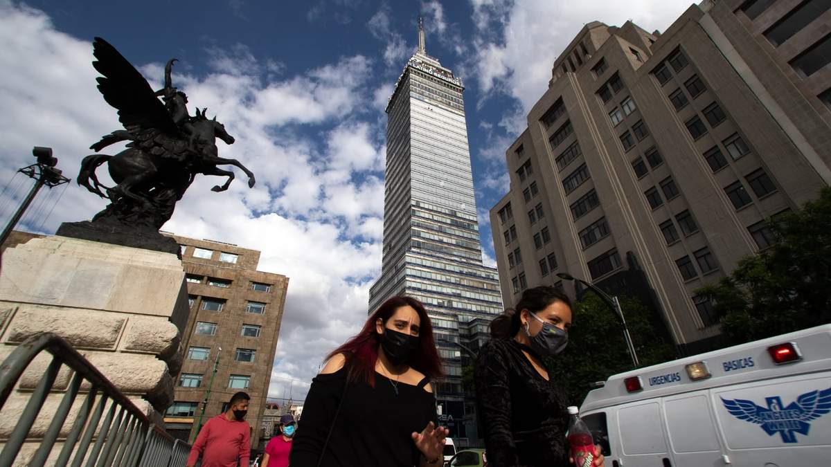 Paseantes por el centro de la capital
