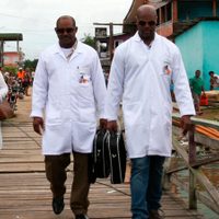 Médicos cubanos: recrudece la polémica por la habilitación del Ministerio de Salud