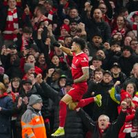 Liverpool remonta en el segundo tiempo para vencer 4-1 a Luton y tomar cuatro puntos de ventaja