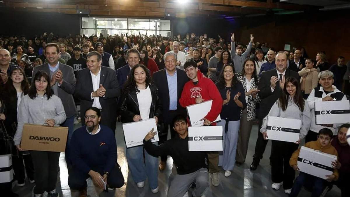 El monto extra de la beca está destinado a los mejores promedios de escuelas secundarias públicas. Fuente: (Gobierno de Neuquén)