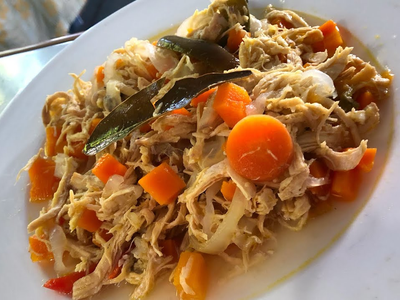 Pollo en escabeche: la receta bien jugosa y rendidora que necesitás para degustar algo rico en casa
