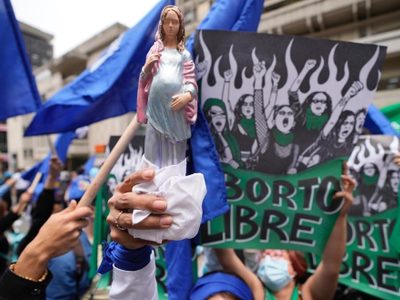 Despenalizan el aborto hasta la semana 24 en Colombia