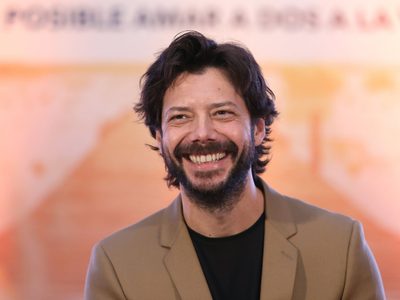 Revolucionó todo: Álvaro Morte, estrella de La Casa de Papel, paseó por las Cataratas del Iguazú