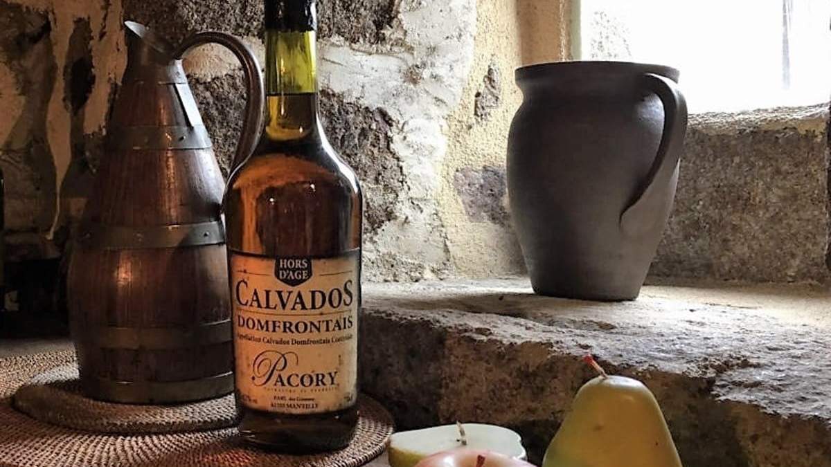 Calvados, un aguardiante que ahora se hace en San Juan. Fuente: (Instagram)
