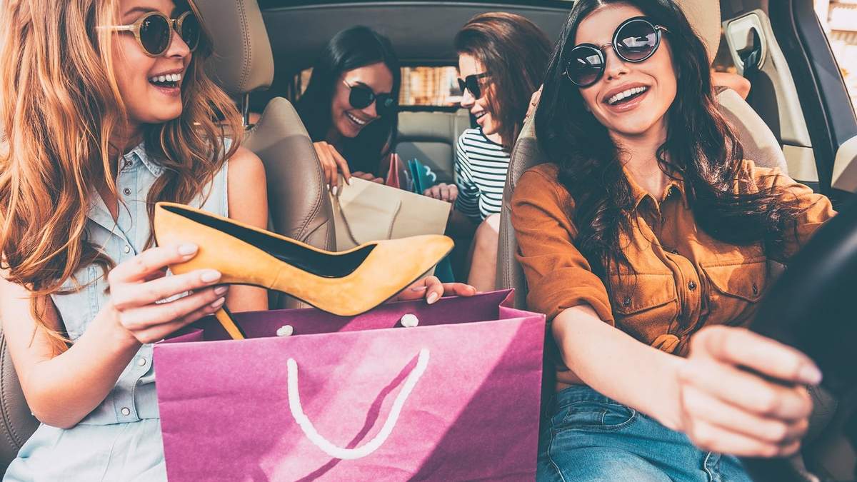 De compras. Fuente: (Twitter)