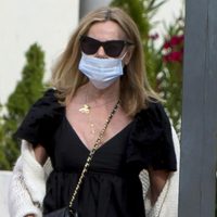 La imagen de Ana Obregón que conmueve a España: arrodillada y en llanto frente a la tumba de su hijo