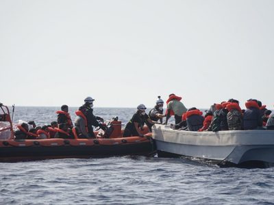 Rescatadas 49 personas en una embarcación al sur de la isla italiana de Lampedusa