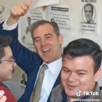 Alumnos gritan "no te queremos" a Lorenzo Córdova en la Facultad de Derecho de la UNAM (Videos)