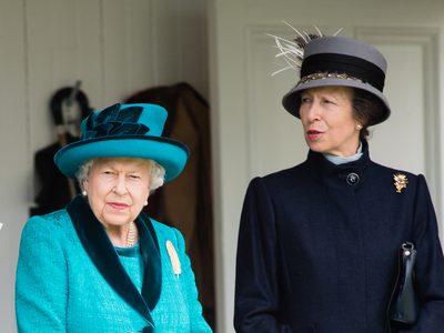 Por el cumpleaños de Ana de Inglaterra: publican álbum privado de la Familia Real británica